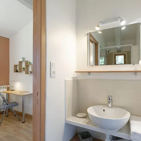 ベッド・アンド・ブレックファスト De Charme Climatise, Son Jacuzzi - Privatif Et La Piscine De La Maison Bleue Du Gers 4*