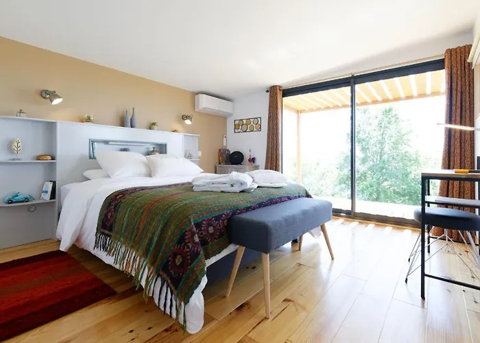 D'hôtes De Charme à La Maison Bleue Couette-café 4*