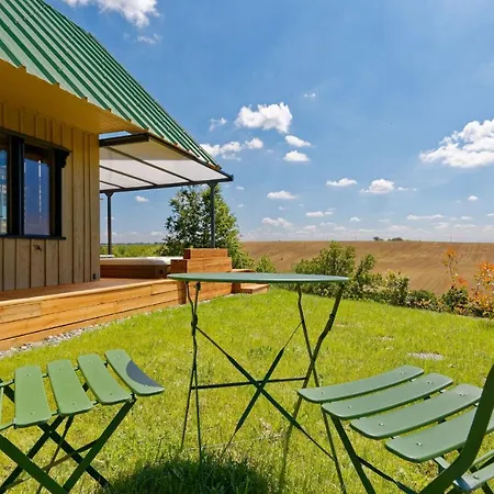 Alojamento de Acomodação e Pequeno-almoço De Charme Climatise, Son Jacuzzi - Privatif Et La Piscine De La Maison Bleue Du Gers