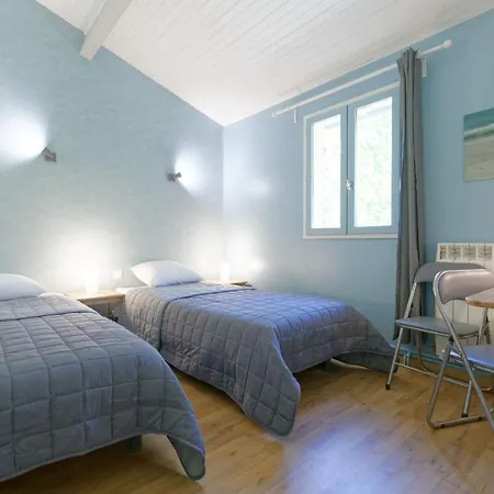 D'hôtes De Charme à La Maison Bleue Bed & Breakfast