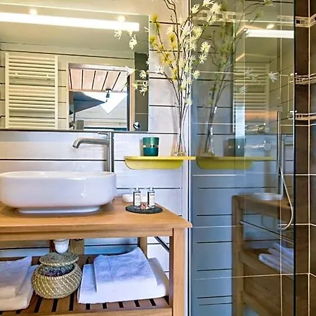 De Charme Climatise, Son Jacuzzi - Privatif Et La Piscine De La Maison Bleue Du Gers Frühstückspension