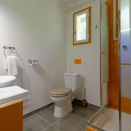 De Charme Climatise, Son Jacuzzi - Privatif Et La Piscine De La Maison Bleue Du Gers Frühstückspension